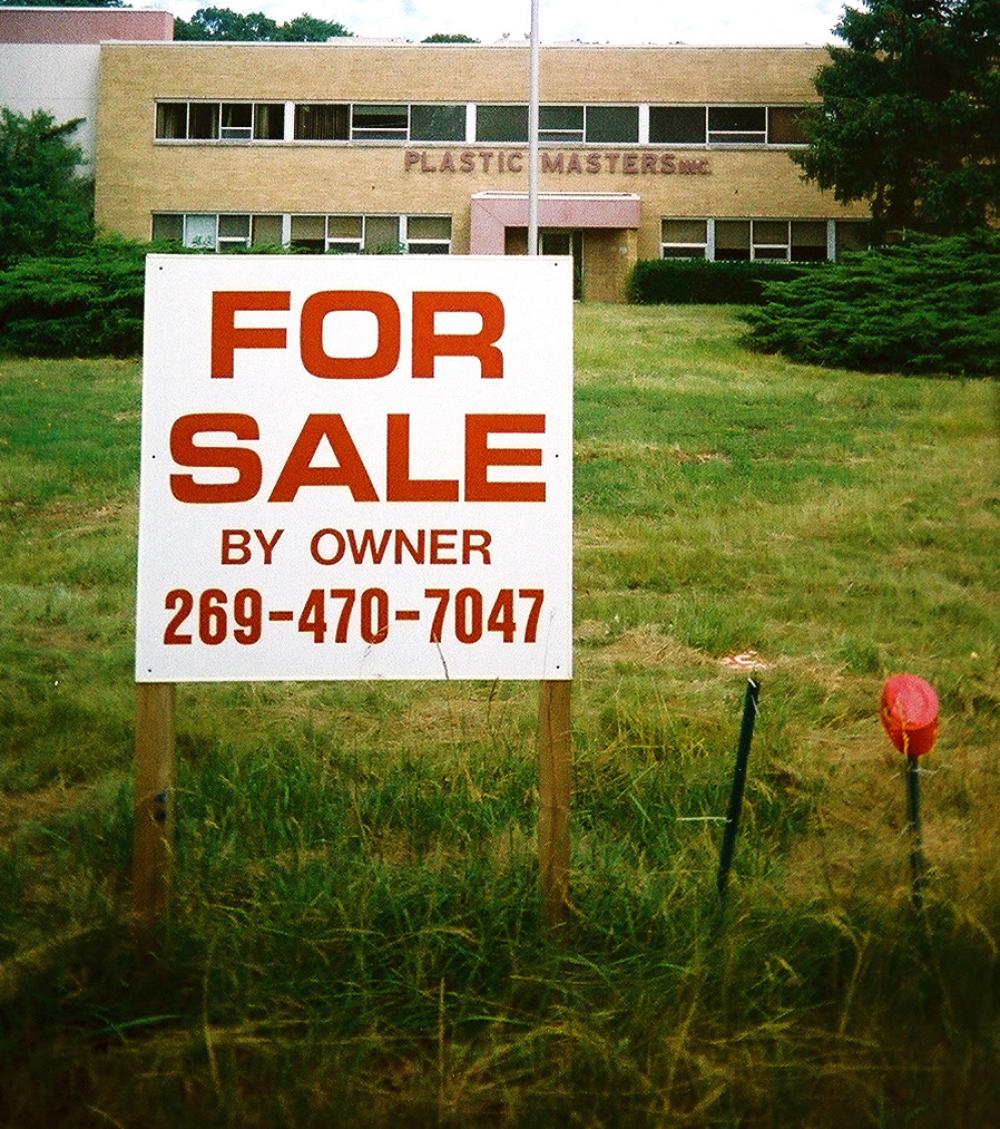 "Factory for sale" par Kevin Dooley, CC BY 2.0